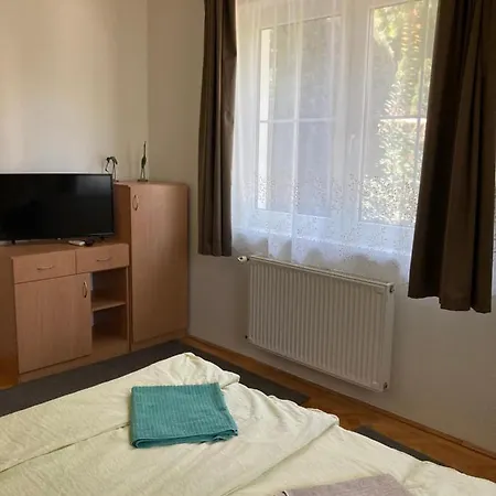 Kuenszler Apartmanhaz 자르마디