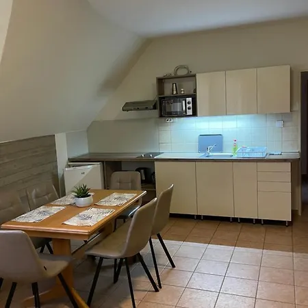 Διαμέρισμα Kuenszler Apartmanhaz *