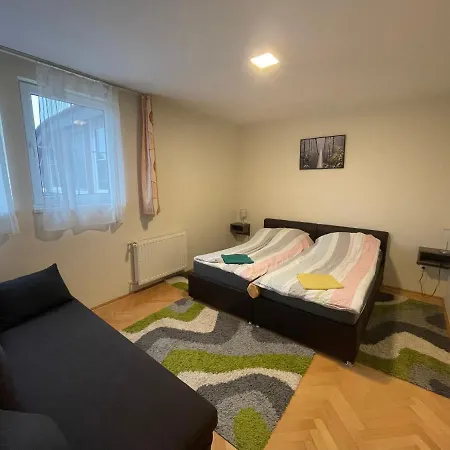 아파트 Kuenszler Apartmanhaz 자르마디