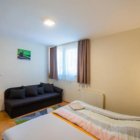 Kuenszler Apartmanhaz Διαμέρισμα *