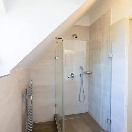 Kuenszler Apartmanhaz 자르마디