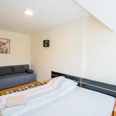 Kuenszler Apartmanhaz 아파트