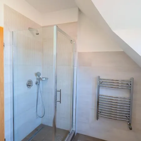 아파트 Kuenszler Apartmanhaz *