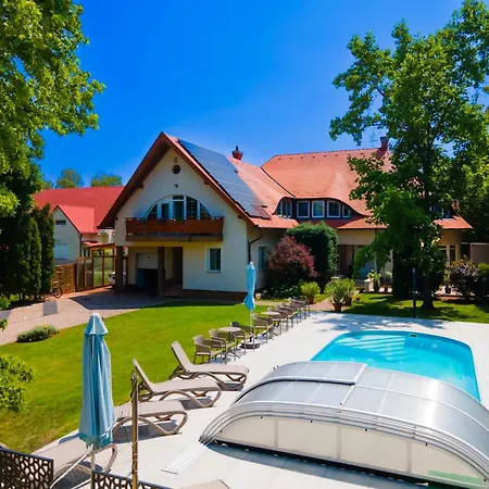 Kuenszler Apartmanhaz Διαμέρισμα *